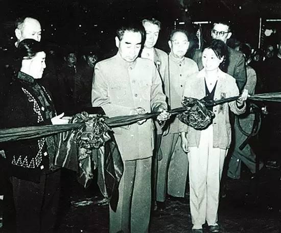 包钢一号高炉,周恩来总理1959年剪彩出铁