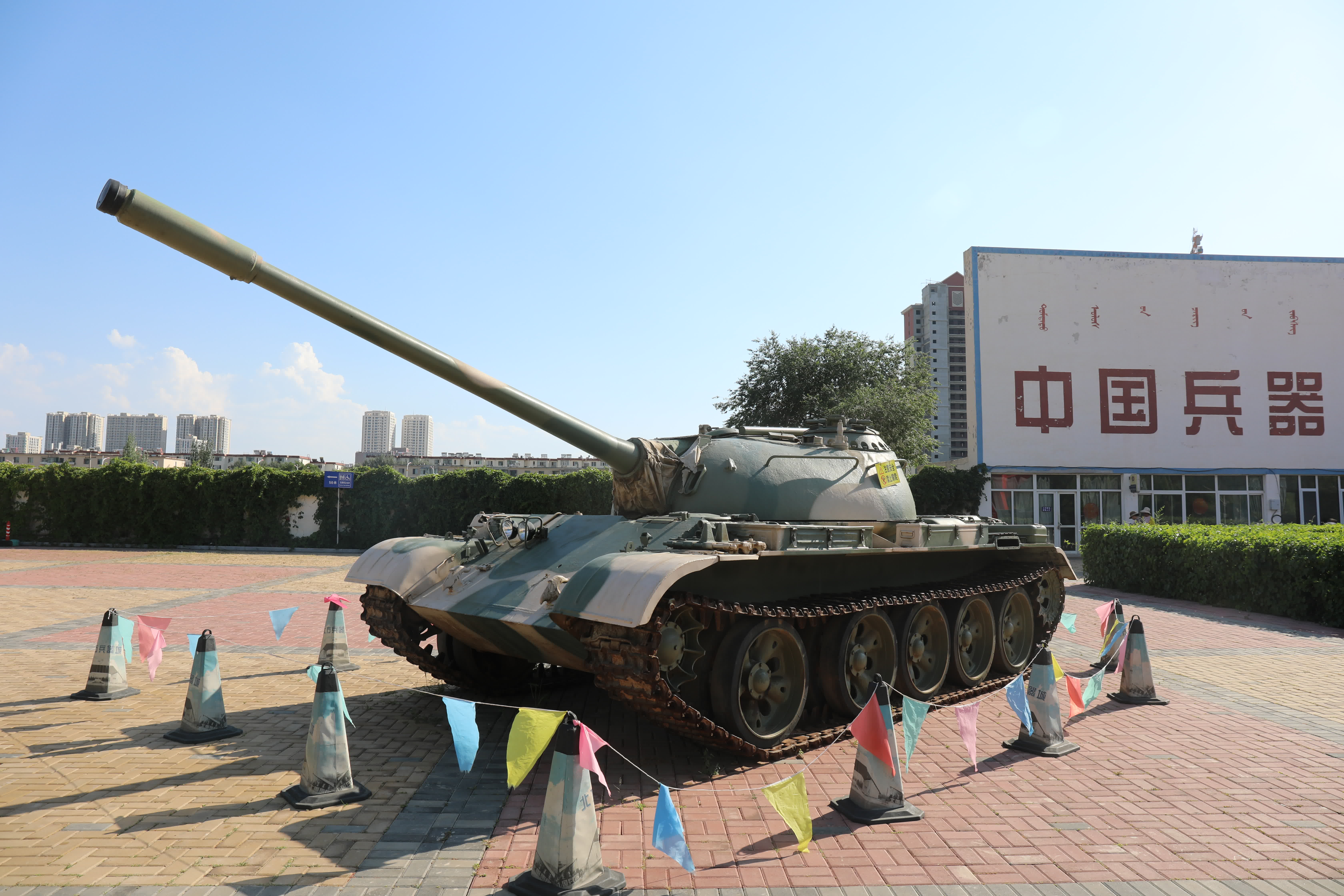 北方兵器城FGT-203毫米牵引炮，口径超过美俄同类型，被称为"亚洲第一炮"