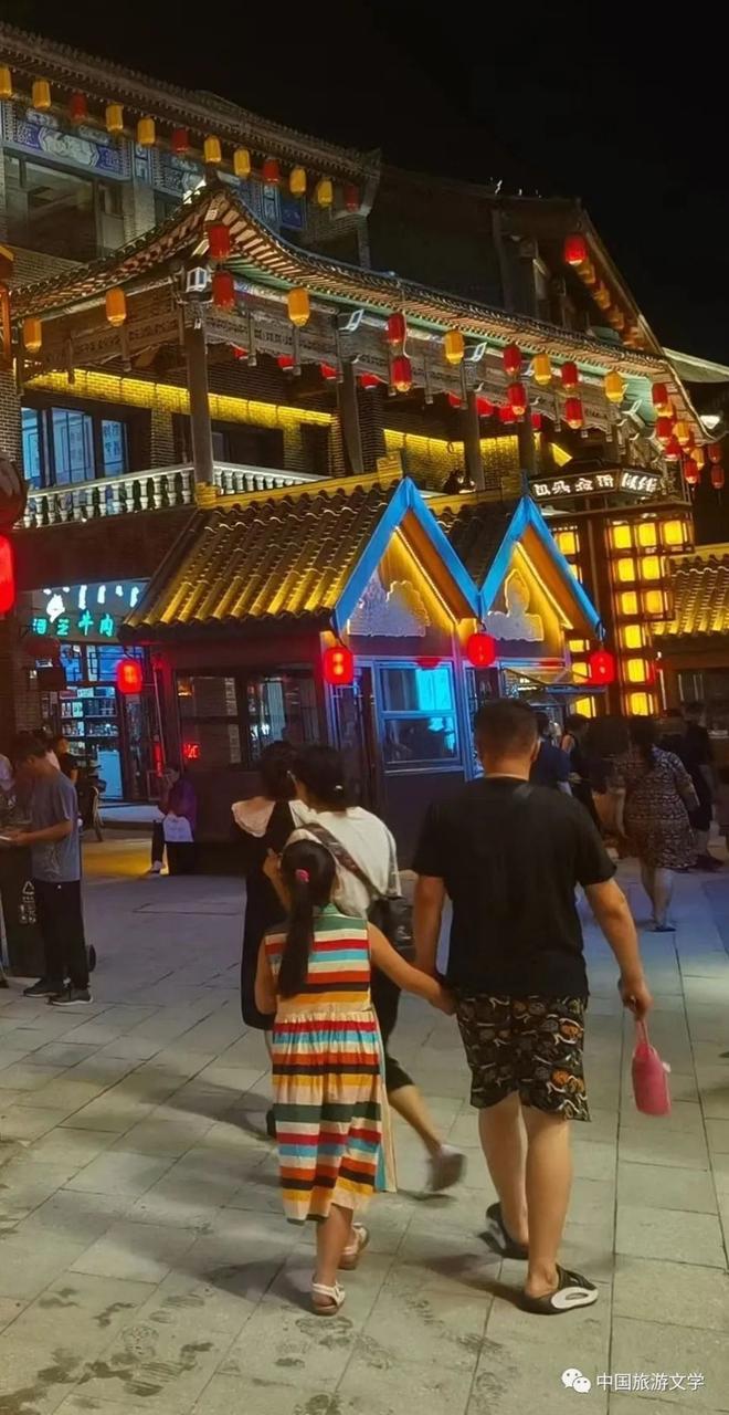 金街照壁与周边店铺