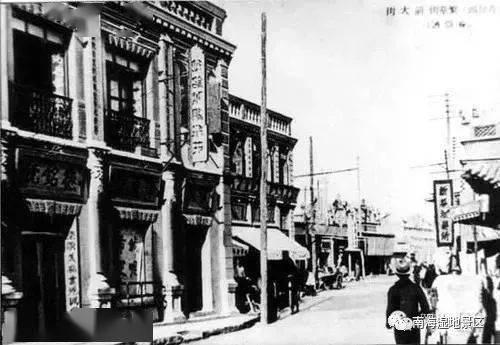 民国时期包头南海子古渡的街市老照片，历史建筑与人流