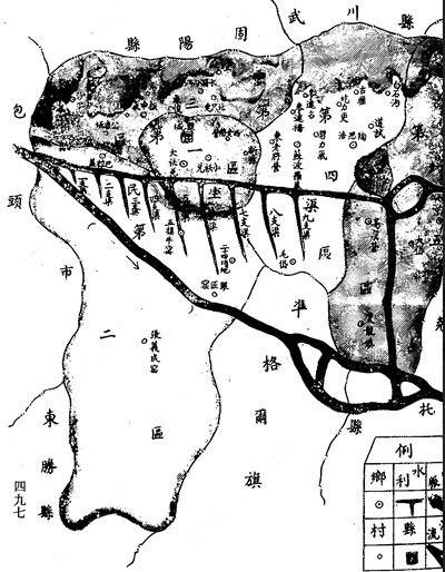 五当沟口出水坝现状。蓄水池和分水槽的工程方案把单股沟水平均分流到东西两条渠道，从技术上解决了争水的物理前提。