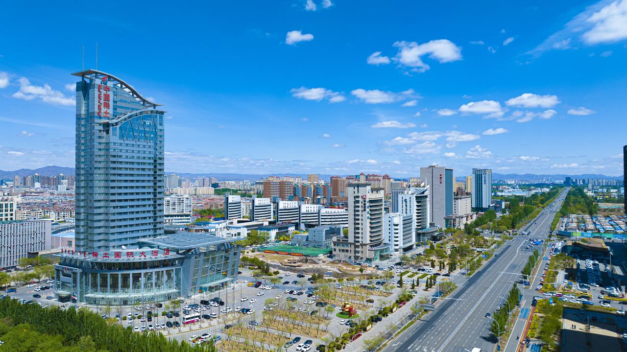 稀土高新区地标建筑群，中国稀土大厦与稀土国际大酒店