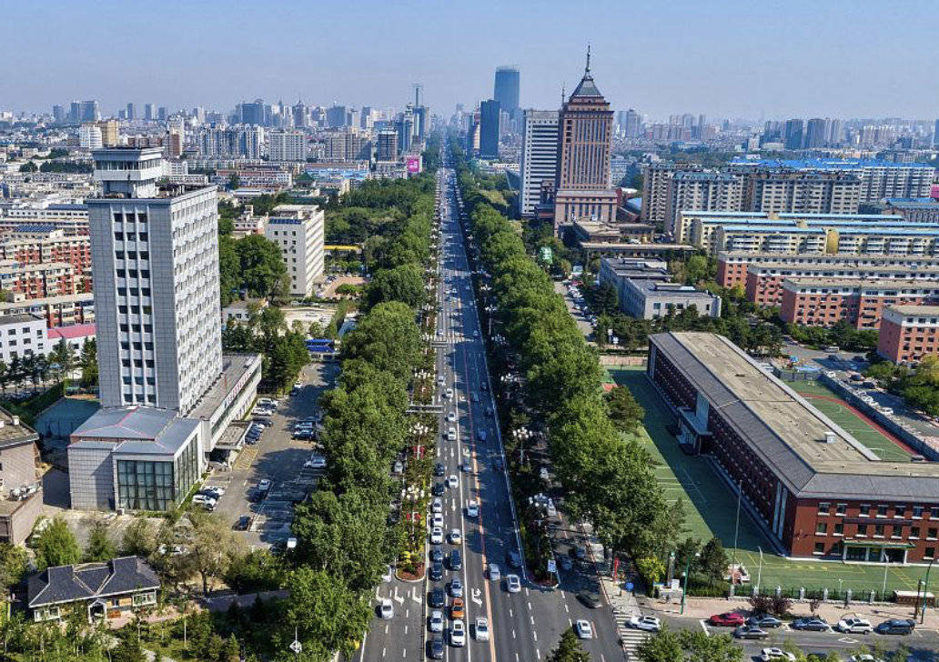 人民大街沿线的历史建筑与林荫大道