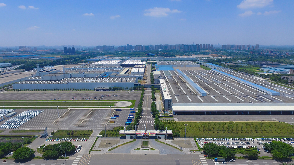 一汽-大众工厂生产线参观场景