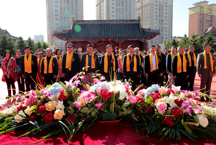 长春文庙 2019 年祭孔典礼,舞生在大成殿前广场表演八佾舞