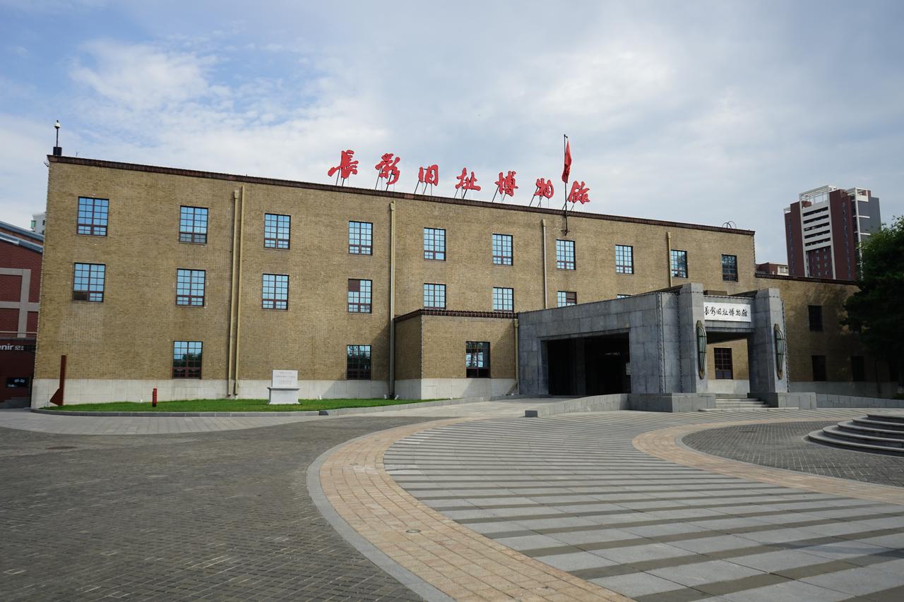 长影旧址博物馆主楼正立面,红旗街入口