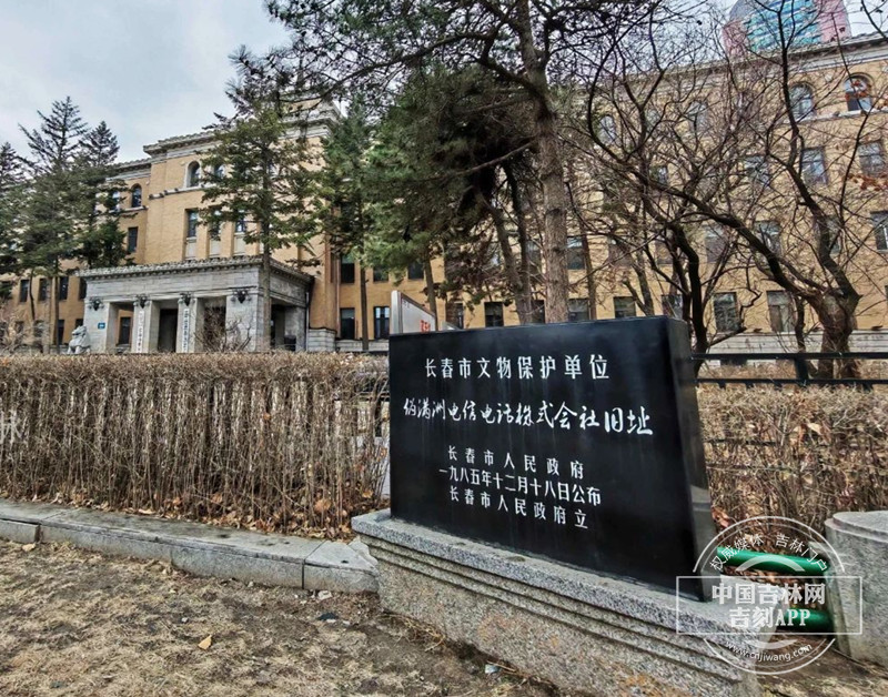 电电大楼当前外观,门前的文保标志牌确认了它的身份