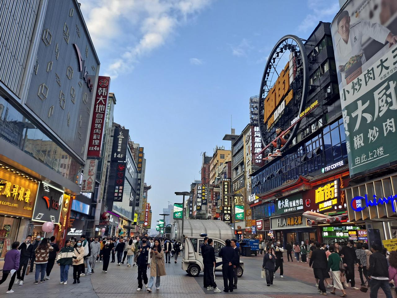 黄兴南路步行街南端街景