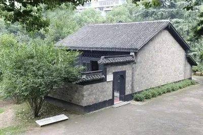 秘密会议室复原陈设：堂屋左边第二间，约10平方米