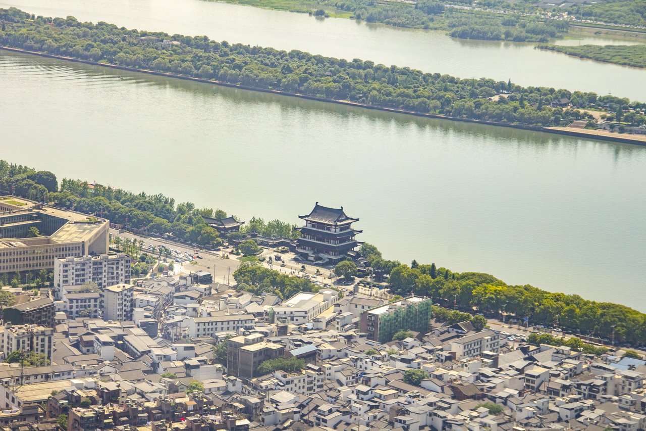杜甫江阁白天全景