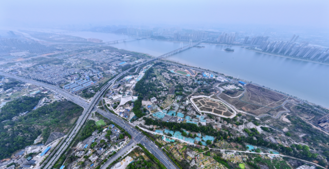 谷山汉王陵航拍远景：植被覆盖下的封土堆