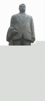 黄兴铜像矗立在司门口步行街入口处