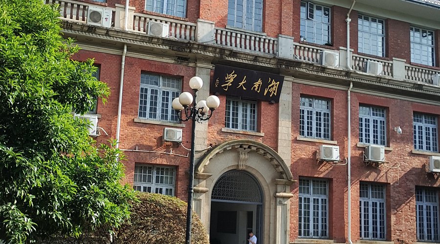麓山南路校园共享街道，三校学生的日常通勤路