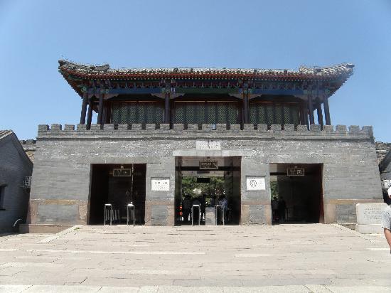 丽正门外：一道世界遗产大门前的城市生意