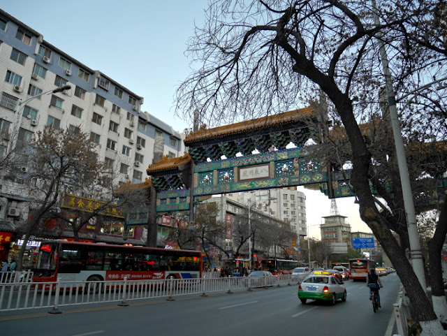 南营子大街街景,商业街与胡同入口