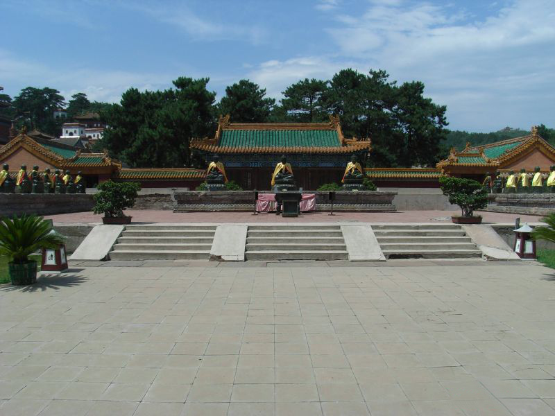 普佑寺山门与绿瓦屋顶