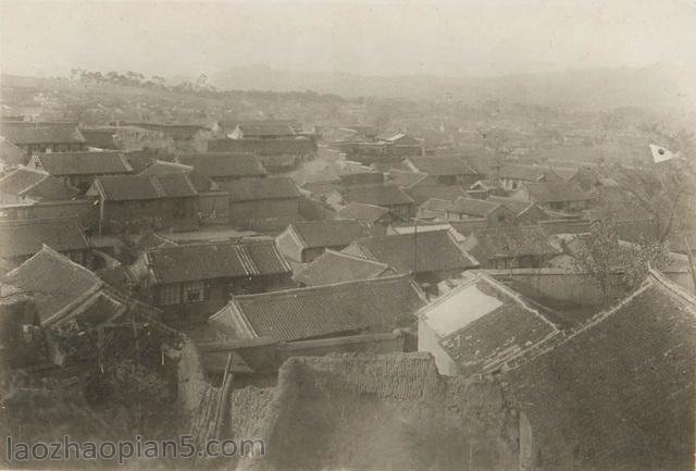 1906-1909 年拍摄的承德全景，可见避暑山庄与东大街的空间关系