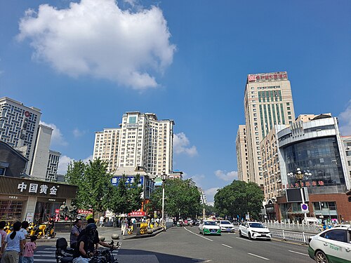 都统府大街街景，可见现代城市中这条清代官署街的面貌