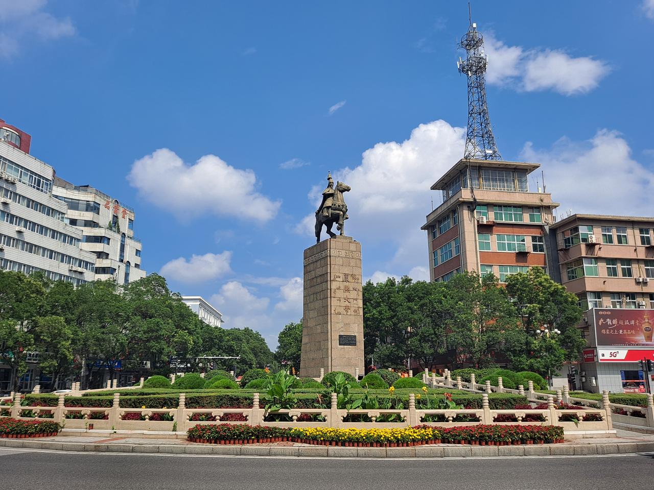 火神庙环岛，西大街与南营子大街交汇处