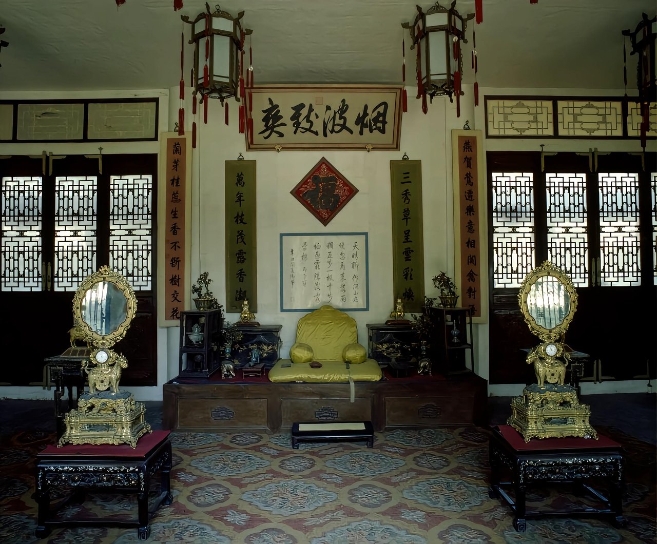 烟波致爽殿西暖阁:一张炕桌见证的两个时代