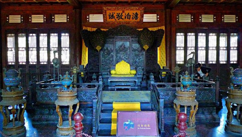 西暖阁陈设复原