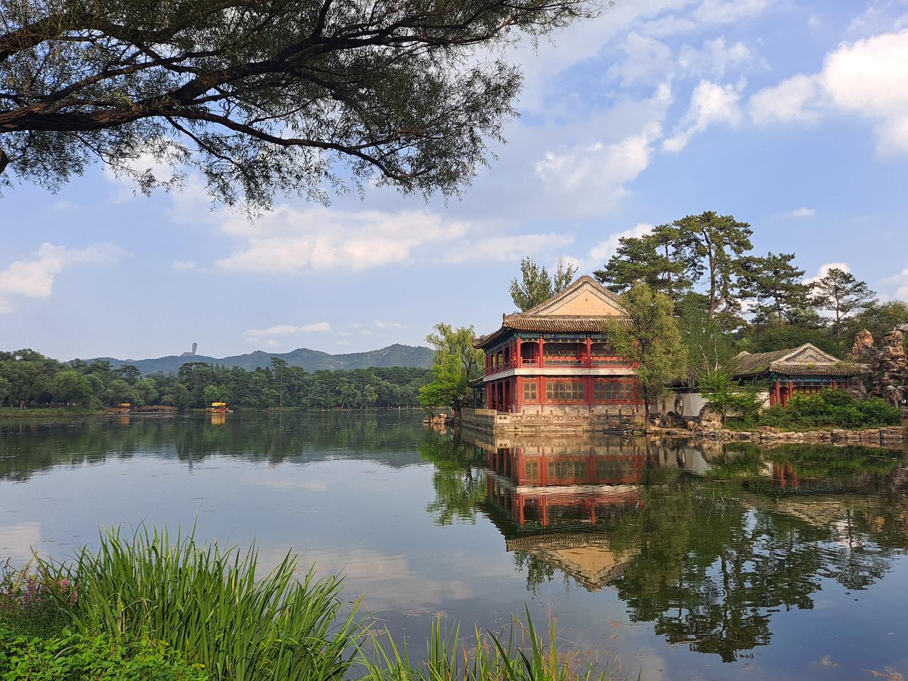 避暑山庄烟雨楼倒影