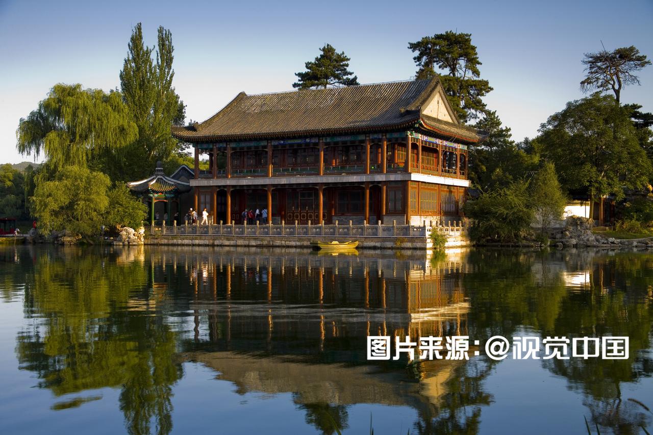 水心榭区域景色:八孔闸桥连接宫殿区与湖区