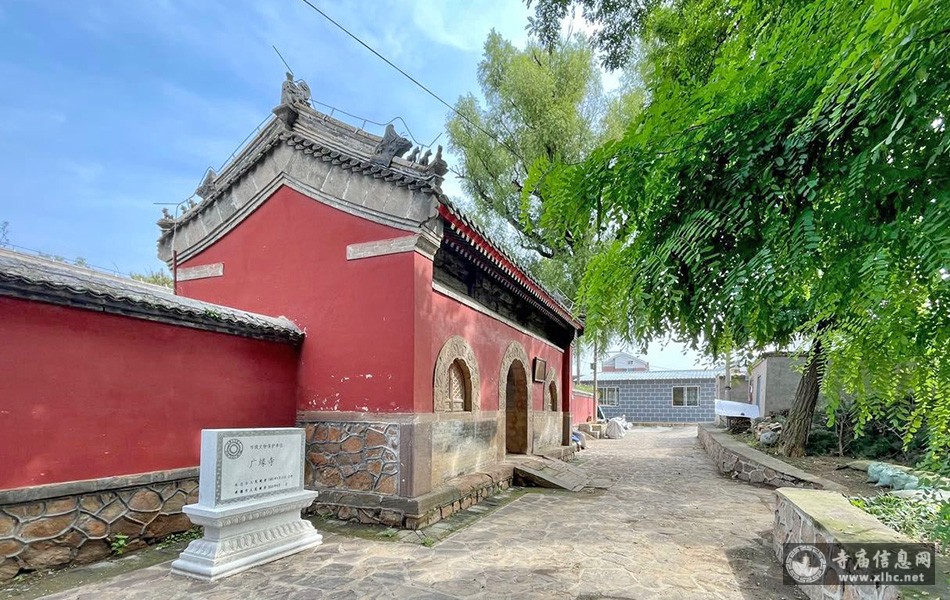 广缘寺广承殿内三世佛像