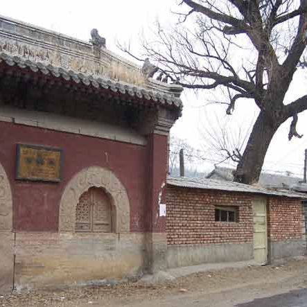 广缘寺山门，灰瓦硬山顶