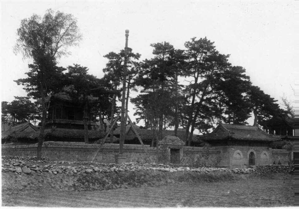 罗汉堂1930年代全景，建筑保存完好