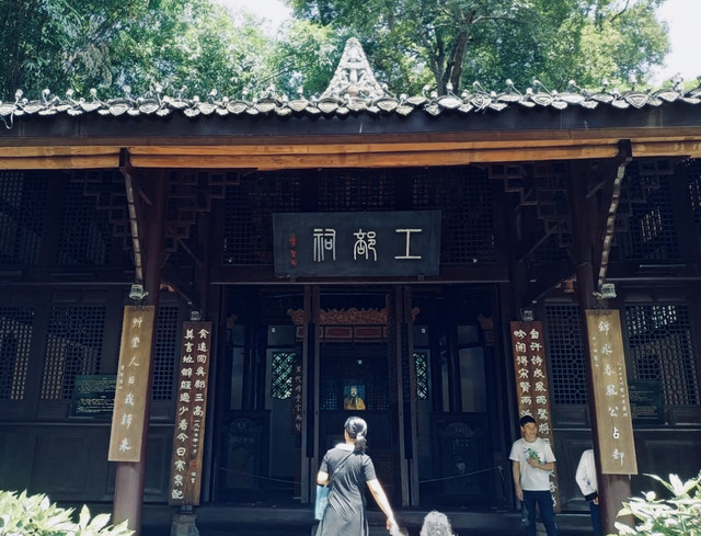 杜甫半身像与对联