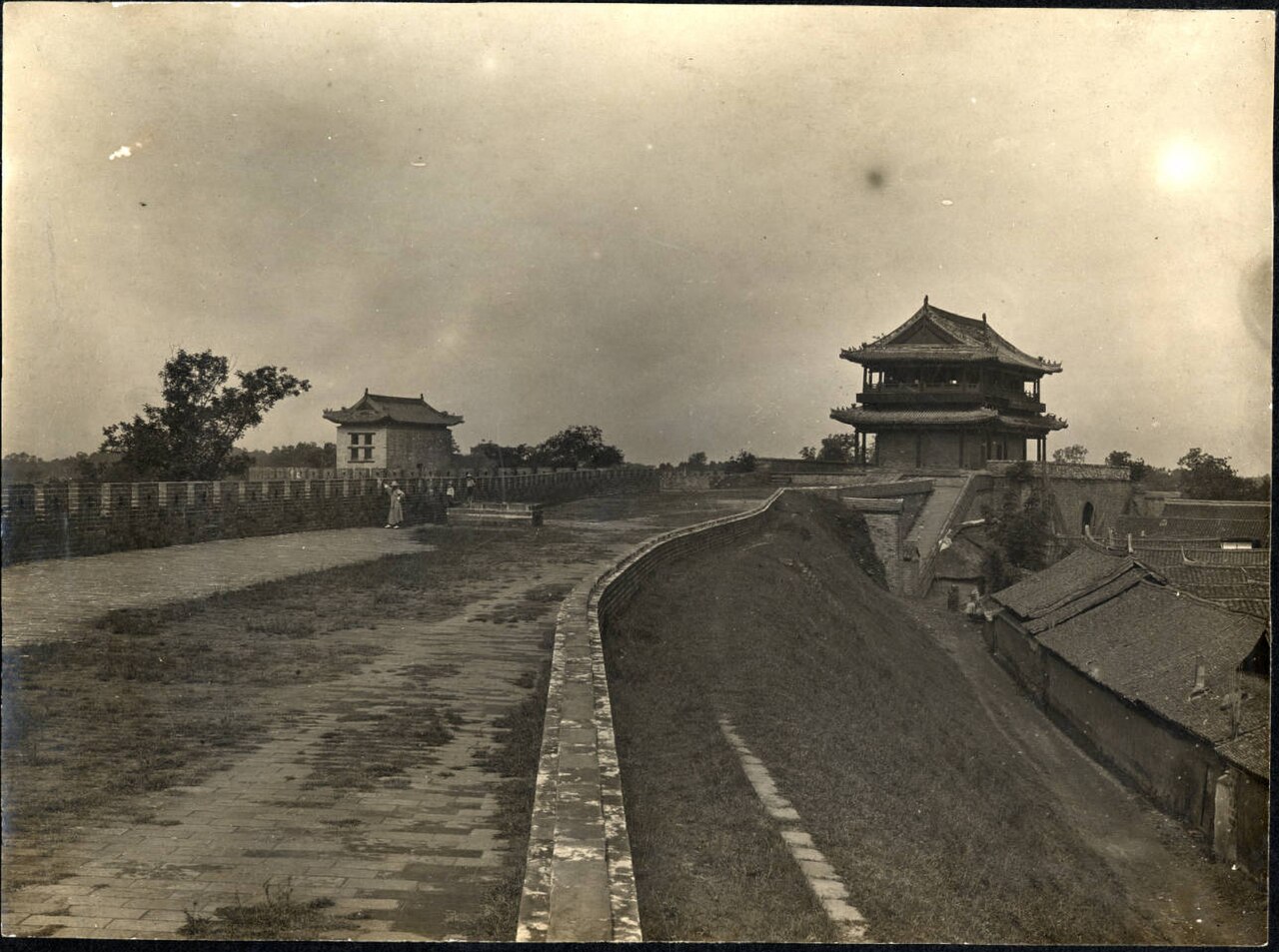 1900-1920 年间的成都东门（迎晖门）