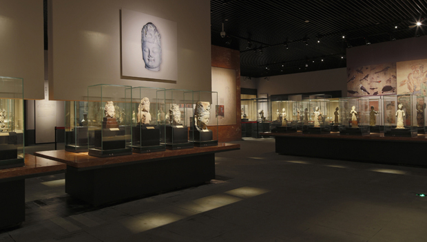 四川博物院成都历史展厅内的佛教石刻造像