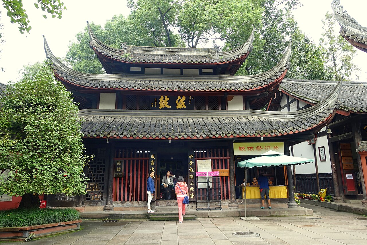 文殊院大雄宝殿外观，重檐歇山屋顶
