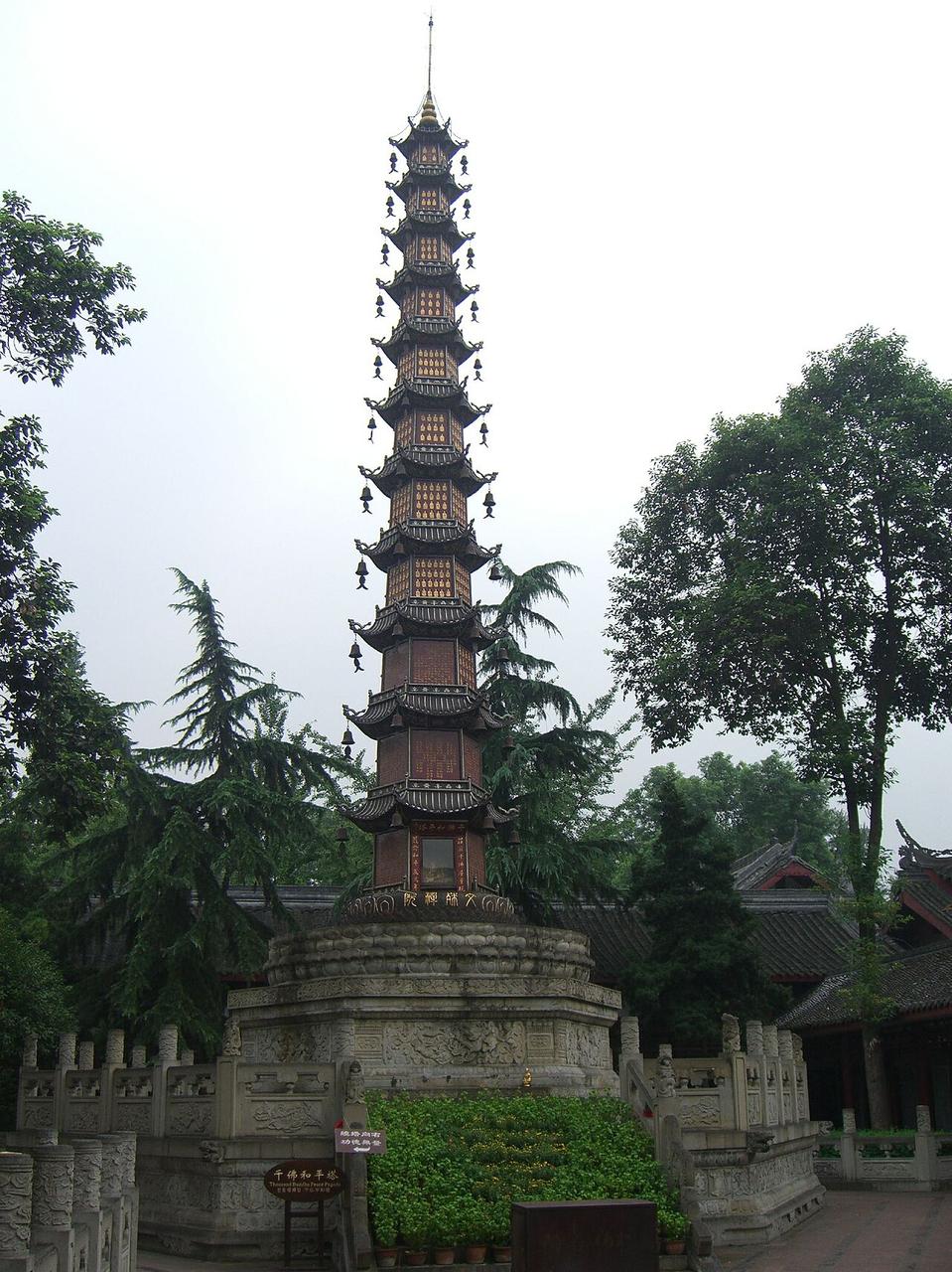 千佛和平塔，六角形11层铁铸塔