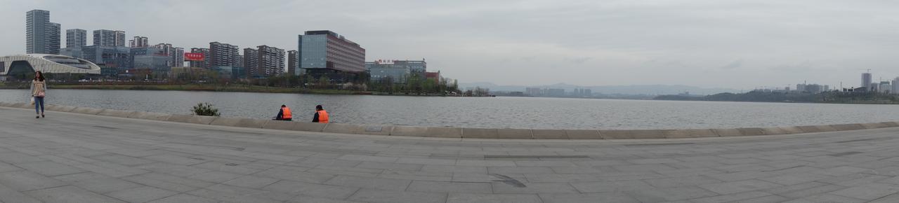 兴隆湖全景：从南岸看北岸科学城天际线