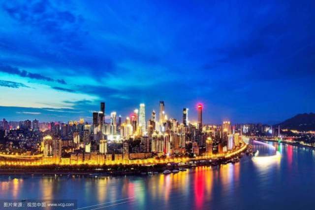 嘉陵江滨江路夜景,沿江步道与城市灯火交相辉映