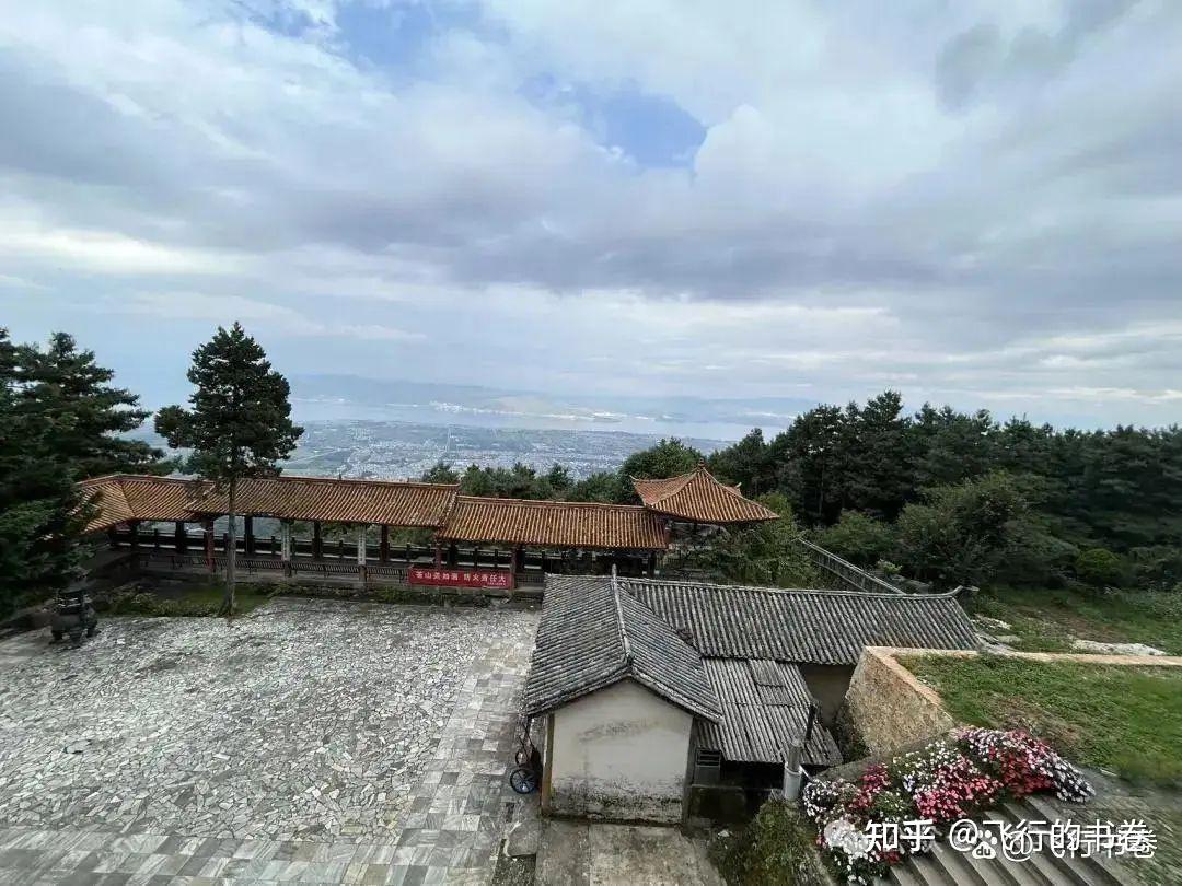 从苍山神祠俯瞰大理坝子