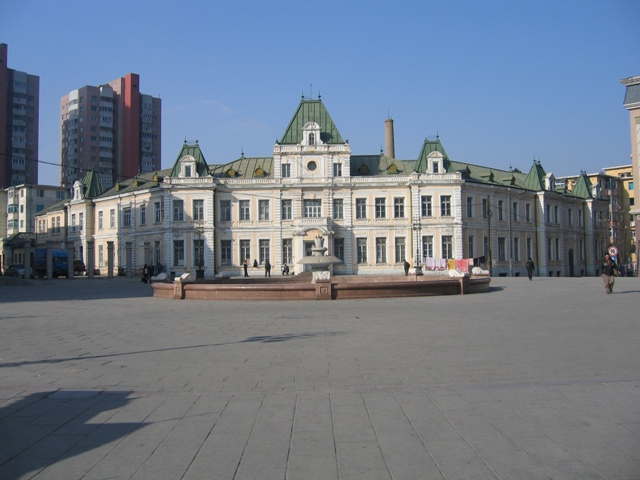 达里尼市政厅旧址另一视角（2004年拍摄）