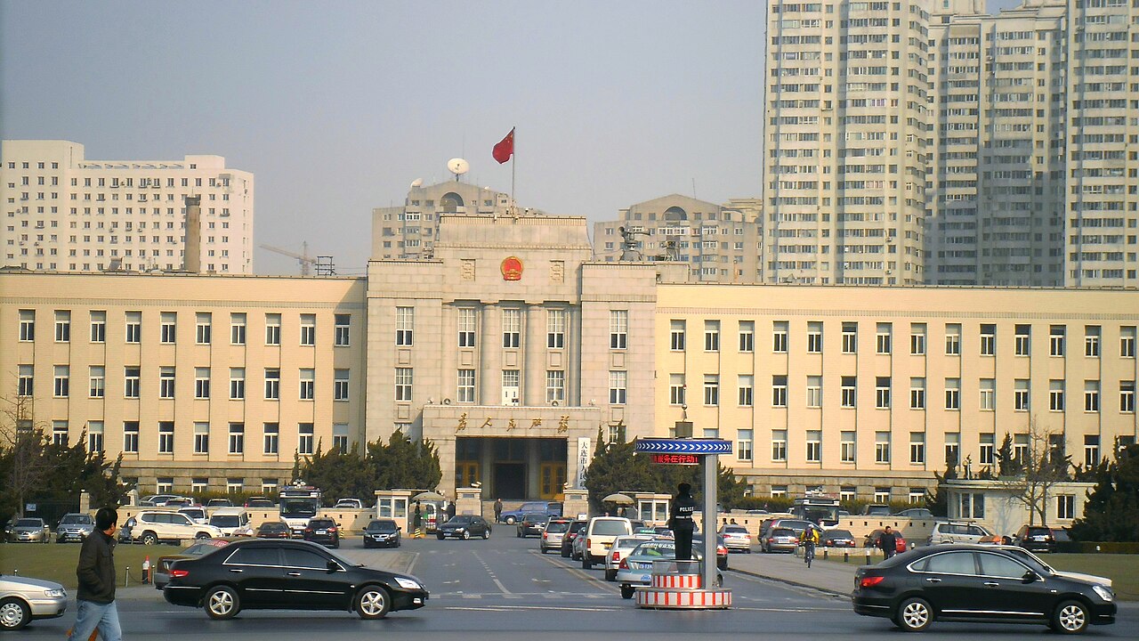 大连人民广场南北轴线：北向大连市人民政府