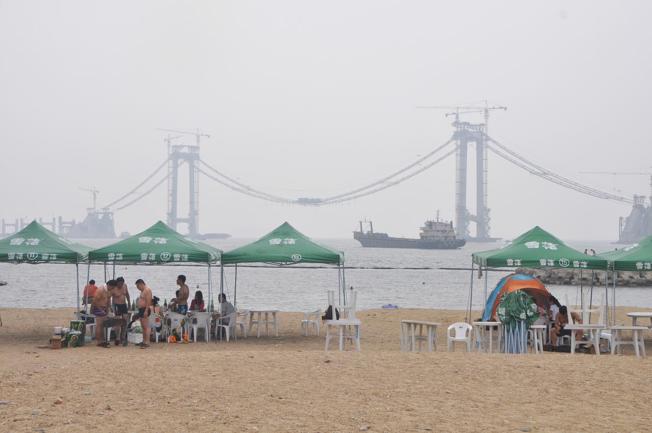 星海公园的海水浴场，退潮时的沙滩