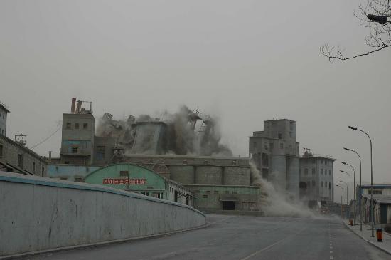 2007年大连水泥厂爆破拆除现场