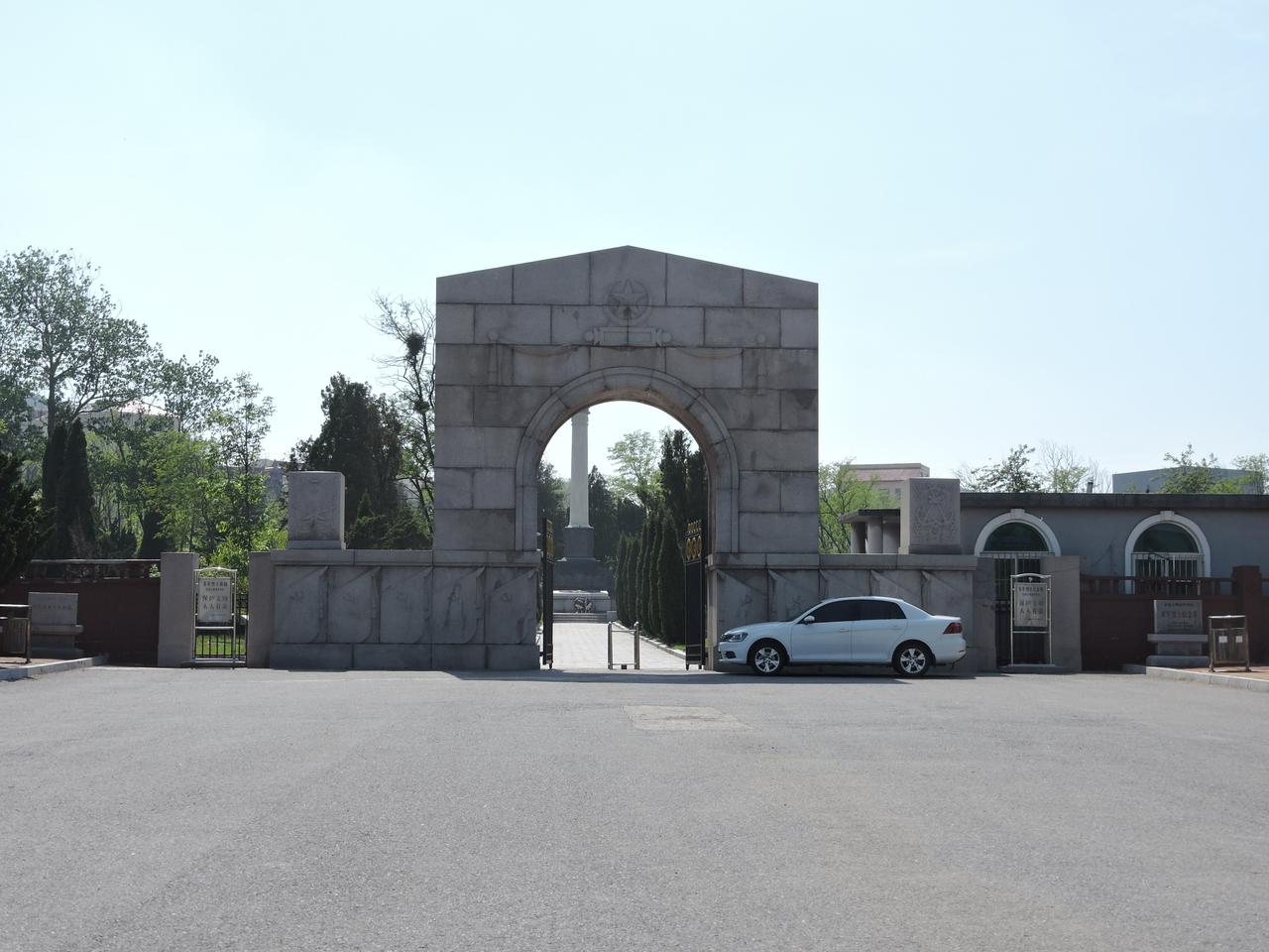 旅顺苏军烈士陵园大门