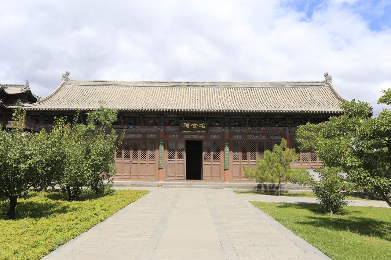 文庙内的传统建筑,青砖灰瓦、雕花门窗体现大同合院民居的典型风貌