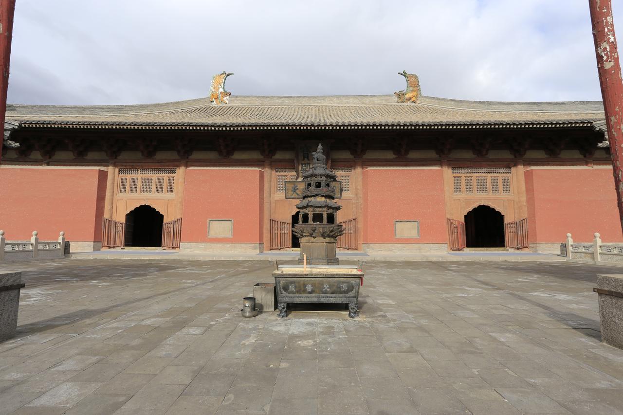 华严寺大雄宝殿正面全景
