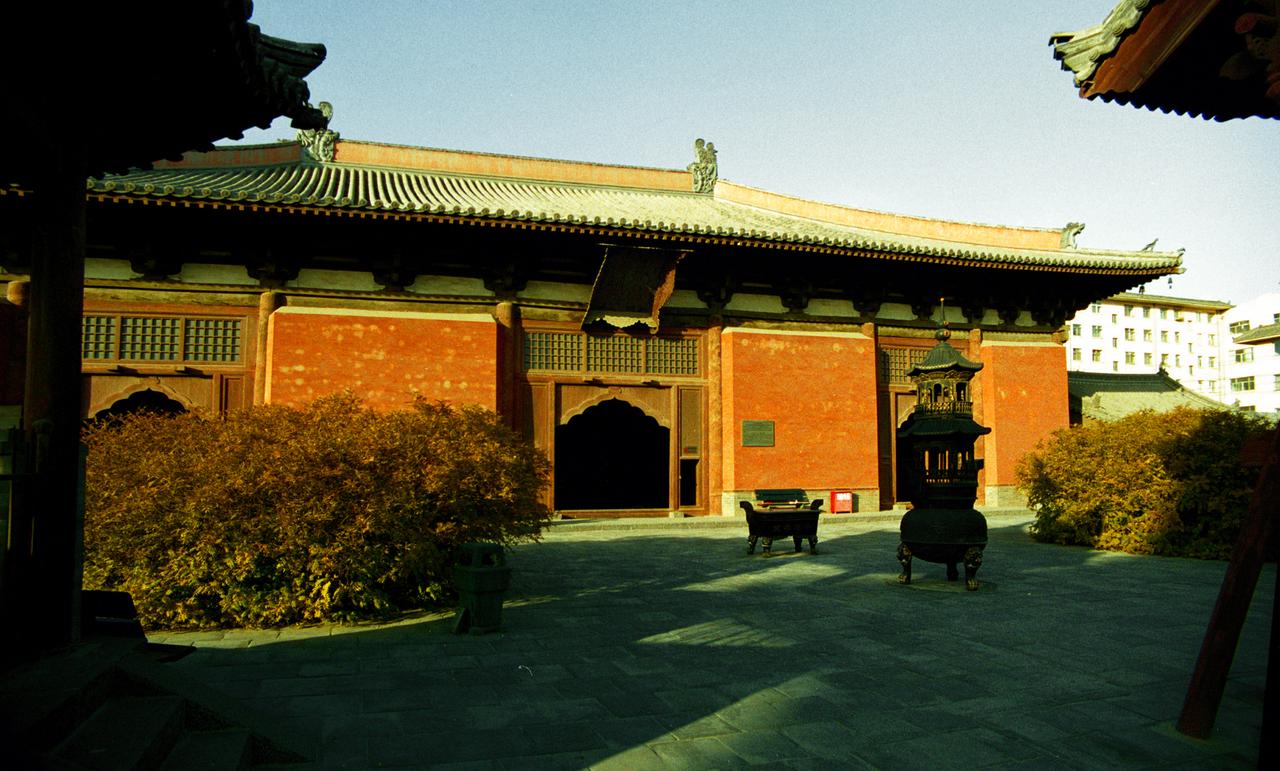 善化寺大雄宝殿外景，月台与斗拱