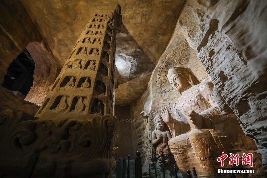 1:1 3D打印复制窟在展厅中央