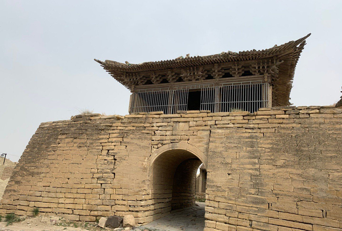 镇边堡城墙断面