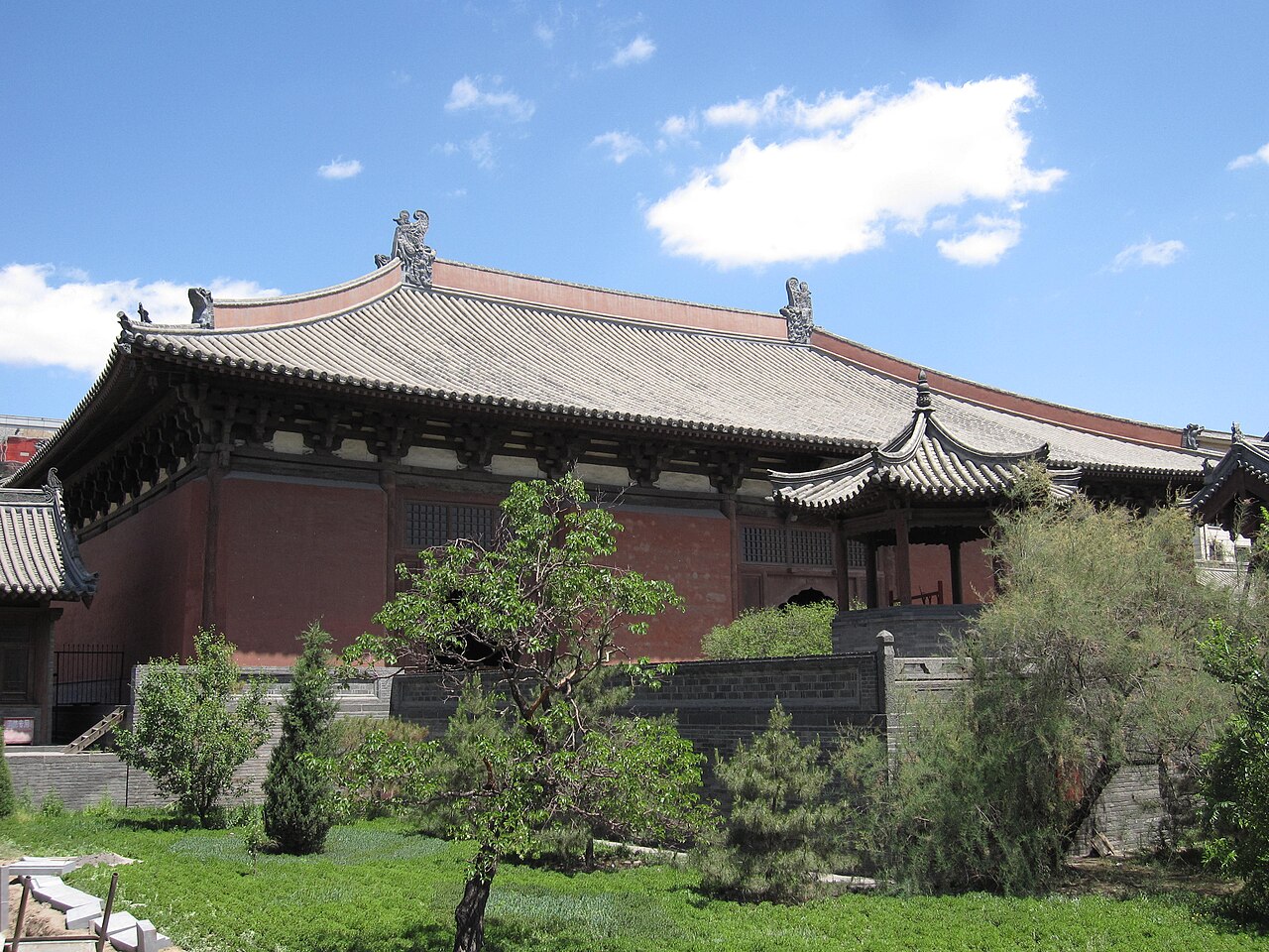 善化寺山门正面，面阔五间、单檐庑殿顶