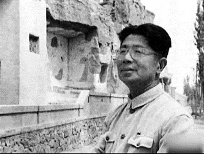 常书鸿墓：与莫高窟隔宕泉河相望